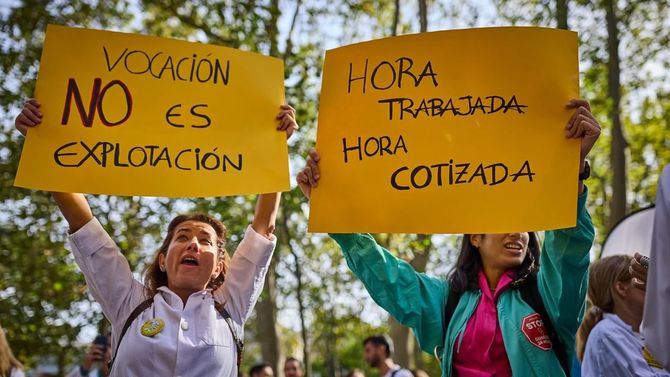 Desde el Comité de Huelga se reclama un nuevo modelo de carrera profesional, 'abierto y permanente, que incluya formación especializada, méritos objetivos, quinto nivel y sistemas de homologación flexibles' o el respeto a la singularidad y responsabilidad del desempeño médico, 'con diferenciación retributiva A1/A2 y mantenimiento de requisitos de titulación y categoría'.