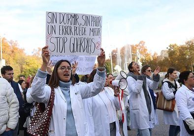 Más de 175.000 médicos de toda España están llamados a la huelga convocada por la Confederación Española de Sindicatos Médicos (CESM), el Sindicato Médico Andaluz (SMA), Metges de Catalunya (MC), la Asociación de Médicos y Titulados Superiores de Madrid (Amyts), el Sindicato Médico de Euskadi (SME) y el Sindicato de Facultativos de Galicia Independientes (O'MEGA).