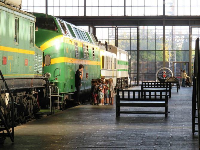 Bajo el lema ‘Museos uniendo un mundo dividido’, la edición del Día Internacional de los Museos de este año refuerza el papel de los museos como espacios que fomentan el respeto y la convivencia entre personas y comunidades. El Museo del Ferrocarril se suma a esta celebración, con una jornada de puertas abiertas y una programación especial el domingo 17 de mayo, en su horario habitual.