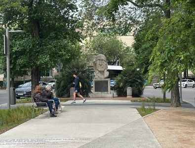 Corrigen la errata en la placa de Vicente Aleixandre