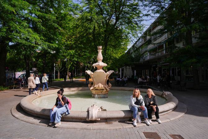 El paseo de Federico García Lorca es una de las principales arterias del casco histórico de Villa de Vallecas. La remodelación ha dotado al recorrido de un nuevo dinamismo, fomentando estancias más prolongadas en este espacio público.