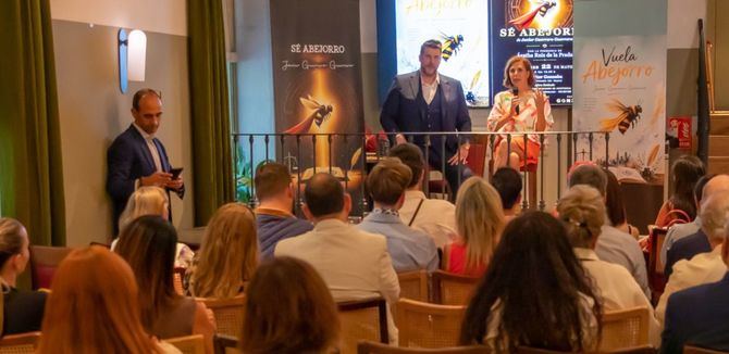 Entre los asistentes, se contó con la presencia del periodista, estilista y empresario Jesús Reyes; la creadora de contenido Camila Redondo, el periodista Javier Gállego o la actriz internacional Azucena de La Fuente, entre otros.