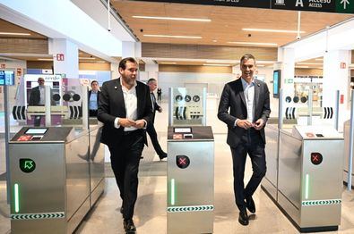 El presidente del Gobierno, Pedro Sánchez, y el ministro de Transportes y Movilidad Sostenible, Óscar Puente, han supervisado el nuevo vestíbulo principal de la estación Chamartín-Clara Campoamor, que entra en servicio este martes 2 de junio.