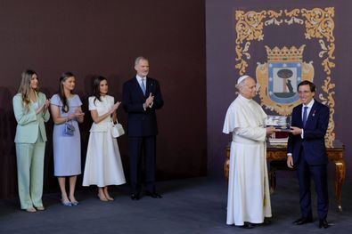 León XIV recibe la Llave de Oro de Madrid