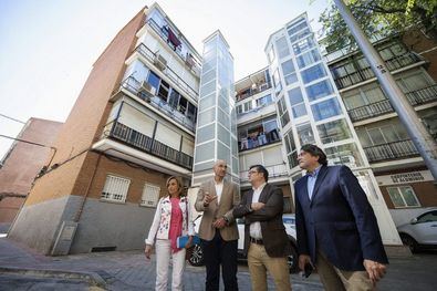 Las subvenciones han permitido intervenir en 145 edificios y rehabilitar más de 2.200 viviendas en el distrito de Hortaleza.