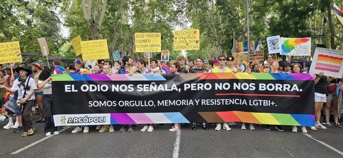 El MADO (Madrid Orgullo) recupera este año el 'Orgullo ciudadano' del activista y político Pedro Zerolo, frente a discursos de odio y clama por la igualdad del colectivo.