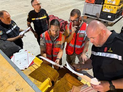 Dentro del avión del Ejército del Aire viaja 'un equipo de la AECID, para hacer una primera identificación de necesidades humanitarias' y también transporta 'elementos de primeros auxilios, como mantas, esterillas o pastillas potabilizadoras'.
