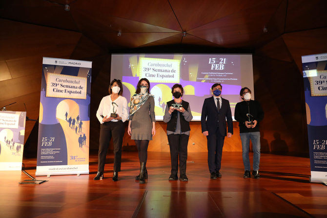 El galardón Puente de Toledo ha recaído este año en la madrina del festival Julieta Serrano, una de las grandes actrices de nuestro país que, gracias a su personalidad, poder interpretativo y fuerza, ha logrado dar vida a personajes memorables en cine, teatro y televisión.