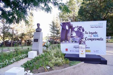 Almeida rinde homenaje a Miguel Ángel Blanco