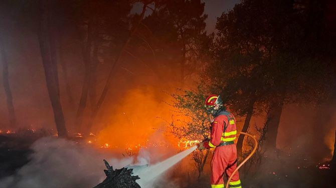 Ha achacado la situación actual a las temperaturas superiores a los 40 grados, con humedades relativas en torno al 10-12 por ciento, así como a un episodio de viento extremo.