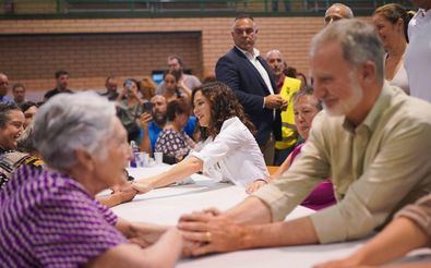 Los Reyes, con los evacuados por los incendios