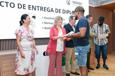 Desde su puesta en marcha y hasta junio de 2026, la EMEVO, que cuenta con una inversión plurianual de 2,8 millones de euros, ha impartido 30 itinerarios y ha alcanzado una inserción laboral del 56%.