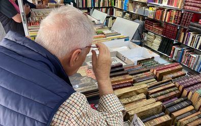 Las librerías participantes pondrán a disposición del público una amplia variedad de fondos, con ejemplares para distintos perfiles de lectores y bolsillos, desde libros de ocasión y descatalogados hasta obras antiguas y rarezas bibliográficas