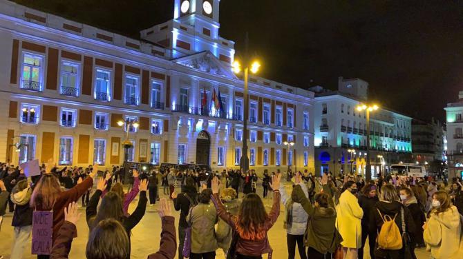 La pandemia no acalla las reivindicaciones de las mujeres, entre mascarillas, distancias y algunos incidentes