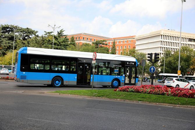 La nueva línea perimetral de la Empresa Municipal de Transportes (EMT), denominada C03, circunvala el distrito de Centro con autobuses 100 % eléctricos. 