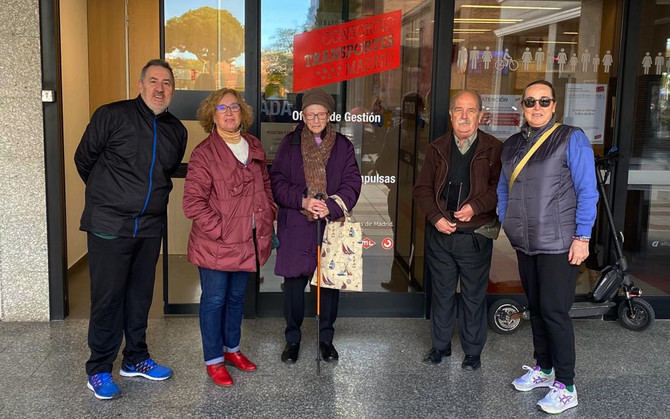 Desde la clausura del establecimiento sanitario, sus usuarios son atendidos en el Centro de Salud Baviera, que se halla en la calle del Pintor Moreno Carbonero, 21. Desde entonces, la Asociación Vecinal Valle-Inclán reclama la puesta en marcha de un autobús lanzadera que una ambos lugares.