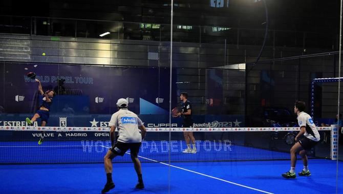 El Adeslas Open es la tercera competición del World Padel Tour que se celebra este verano en los pabellones Madrid Arena y Satélite del Recinto Ferial de la Casa de Campo. 