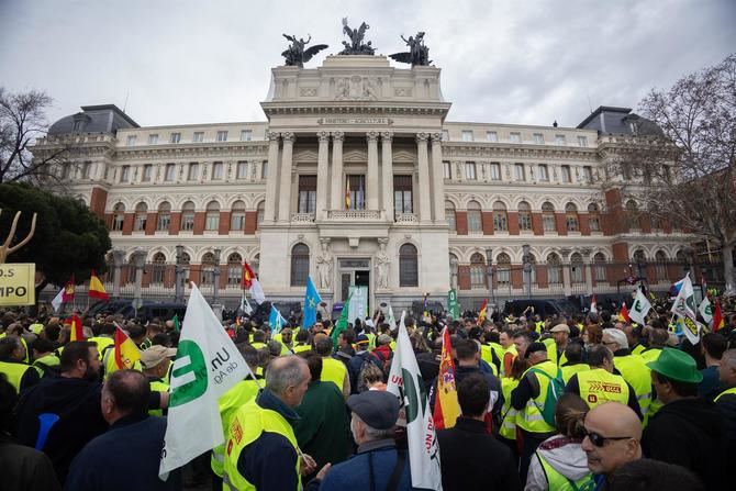 En opinión del autor de este artículo, es necesario que haya un equilibrio entre la oferta y la demanda para que el sector primario pueda hacer valer sus productos a precios razonables.