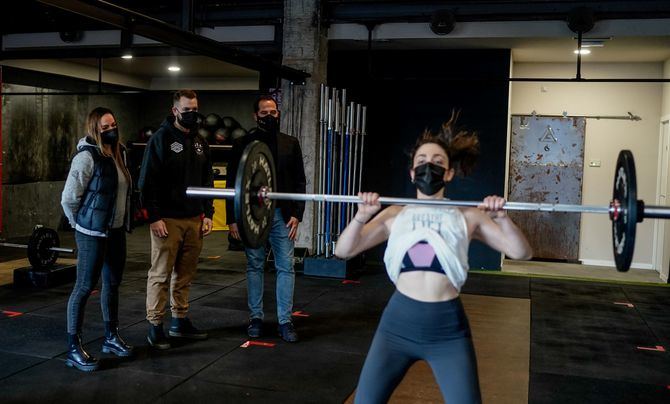 El Crossfit es un método de entrenamiento de creciente popularidad que cuenta con 85 centros en la región.