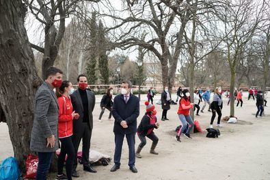 Esta iniciativa fomenta la práctica de actividad física al aire libre entre la población adulta en 90 municipios y 15 distritos de la capital.