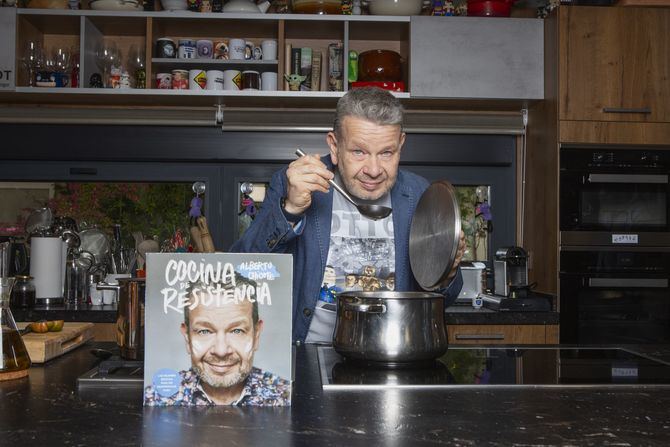 'Cocina de resistencia' (Planeta) es el primer libro de cocina del chef Alberto Chicote, con recetas propias y con un enfoque muy personal.