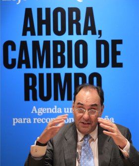 En 2014, Vidal-Quadras anunció que dejaba de militar en el PP, dado que mantenía una postura crítica con el expresidente del partido, Mariano Rajoy, y pasó a enrolarse en Vox.