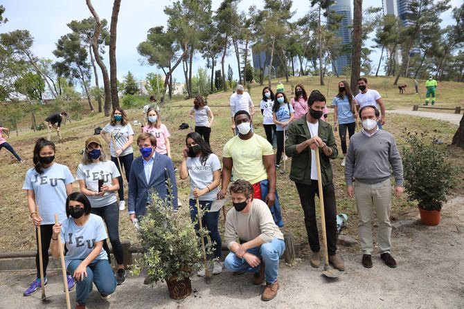 Esta primera iniciativa que Reforest Project ha desarrollado en la ciudad y que ha contado con la colaboración de IE University culminará el próximo año con la plantación de hasta 625 ejemplares. 