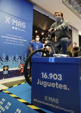 Más de 5.500 personas han participado en esta iniciativa solidaria, entre ellos deportistas profesionales como el ciclista Pedro Delgado, la ex jugadora de baloncesto Amaya Valdemoro o el medallista olímpico Alberto Ginés. 