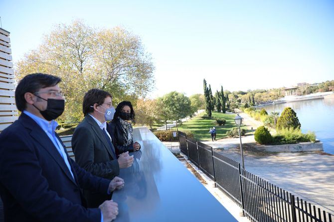 Almeida ha conocido el nuevo centro cultural y deportivo Maris Stella, en el parque de Pradolongo, y varias de las actividades que realizan asociaciones y vecinos.