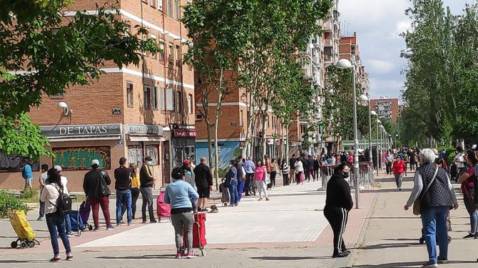 Colas para recoger alimentos en Aluche este fin de semana. 