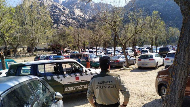 Los alcaldes de El Molar, Pedrezuela y San Agustín de Guadalix han pedido a Delegación de Gobierno refuerzos de la Guardia Civil y del Seprona para controlar la afluencia 'masiva' de visitantes ante el puente de San José y Semana Santa.