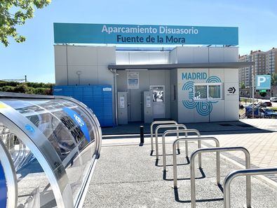 La semana pasada entró en funcionamiento el nuevo aparcamiento de Fuente de la Mora (Hortaleza) y en las próximas semanas se inaugurarán los de Pitis (Fuencarral-El Pardo) y Aviación Española (Latina). 