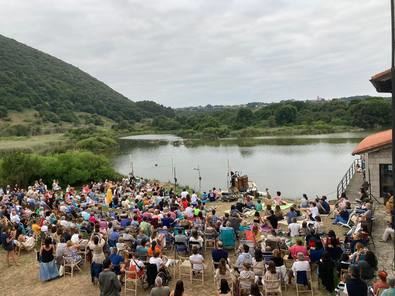 Se trata de una propuesta 'que comulga con el entorno', en lugares 'muy bonitos', donde la música y el atardecer 'potencian los paisajes', afirman los organizadores.