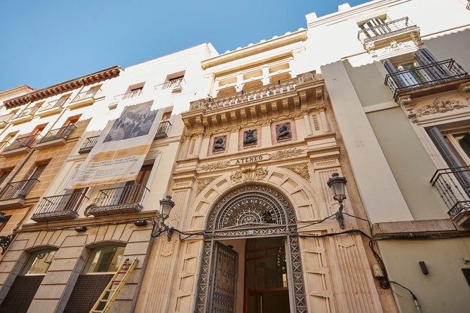 Todos los trabajadores del barrio de las Letras que lo necesiten tendrán a su disposición esta sala del Ateneo, en horario de 9.00 a 20.00 horas, en la calle del Prado, 21.