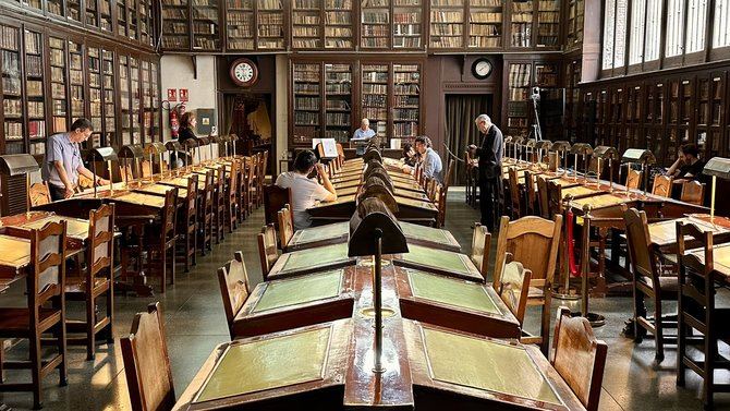 Coincidiendo con la octogésima segunda edición de la Feria del Libro de Madrid, dedicada a la Ciencia, el Ateneo ha organizado en su Biblioteca la lectura de esta obra de la historia de la ciencia que cambió la visión del mundo.