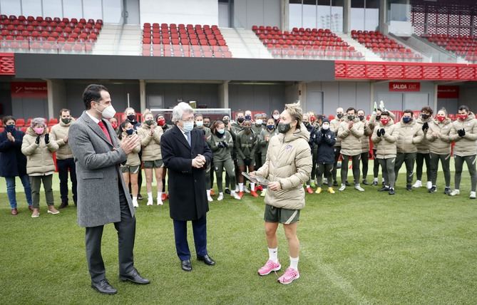  El vicepresidente ha asistido al entrenamiento del equipo en el Centro Deportivo Wanda Alcalá de Henares.