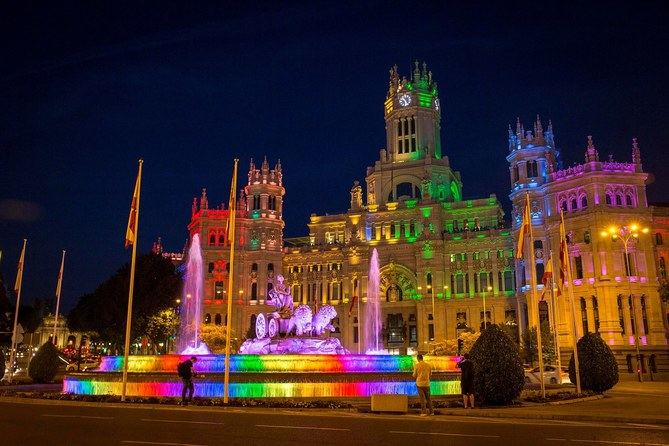 A las puertas del Día del Orgullo LGTB, este fin de semana tenemos dos propuestas de estreno en la capital en sintonía con esta celebración: una exposición y un ciclo de cine documental del cineasta LGTBI, Fan Popo.