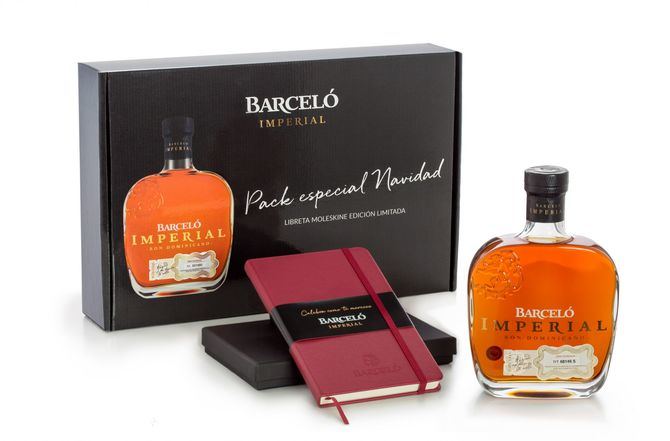 Barceló Imperial ha creado un 'pack' exclusivo y de edición limitada -150 unidades, de venta en exclusiva en Lavinia-, que contiene una botella de ron súper 'premium' y una libreta Moleskine, 