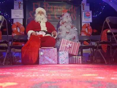 En Aranjuez, se puede disfrutar del famoso 'Barco de Santa Claus', un cruceros por el Tajo donde aparte de bailar y cantar con Santa Claus, se puede participar de las diferentes pruebas que el travieso Elfo tiene preparadas, tanto para los niños como para sus padres.