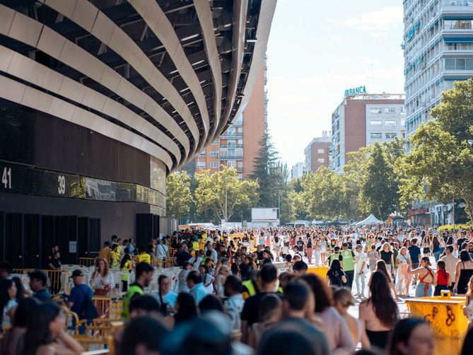 El auto, fechado el pasado 24 de julio, admite a trámite la querella contra Real Madrid Estadio S.L. y su administrador único por presunto delito medioambiental, al que se cita a declarar el próximo 29 de octubre, a las 10.00 horas.