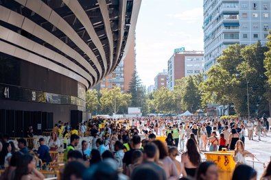 El Bernabéu, con la música a otra parte