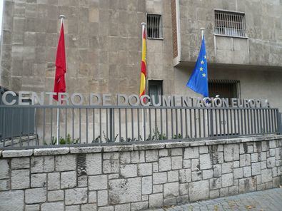 Reabre la biblioteca del Centro de Documentación Europea