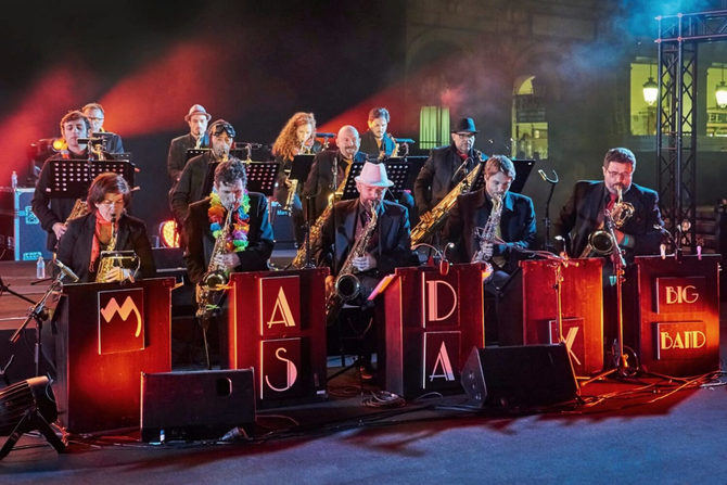 Organizado por la Junta Municipal de Latina, este festival de música en vivo para Big Band es el primero de estas características en Madrid y nace con vocación de continuidad, con la pretensión de abrir las puertas a formaciones del panorama musical español y de la escena internacional. 