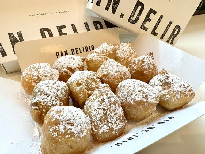 Los buñuelos de Pan.Delirio están elaborados con las mejores materias primas. Los sabores más demandados son los de nata y de chocolate, pero también los elaboran de cema, trufa, 'marc de champagne', crema irlandesa y el clásico de cabello de ángel. Precio: 58 euros / kilo.