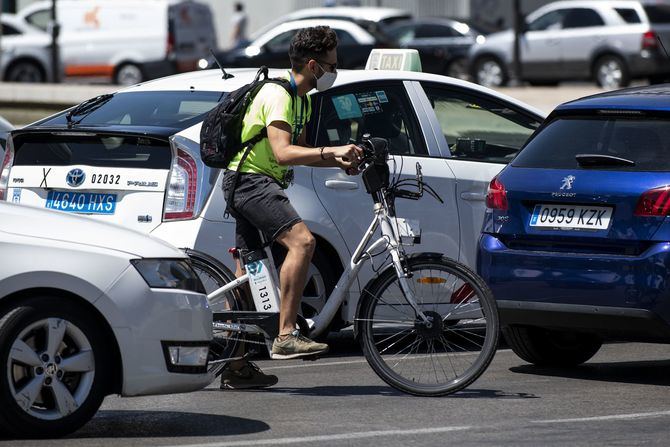 Los coches ganan terreno, pero el uso de la bici también se incrementa.