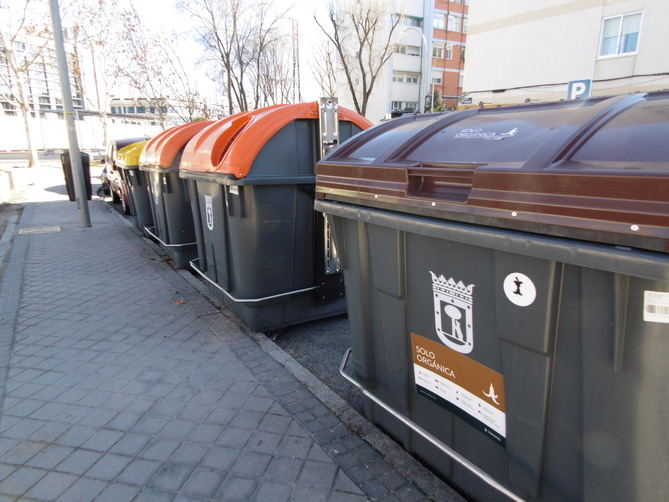 Los voluntarios se ocuparán de bajar la basura de las personas mayores.