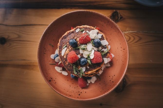 Tortitas de avena y cacao, una receta es ideal para desayunar los días que tenemos un poco más de tiempo y nos apetece un capricho saludable. 