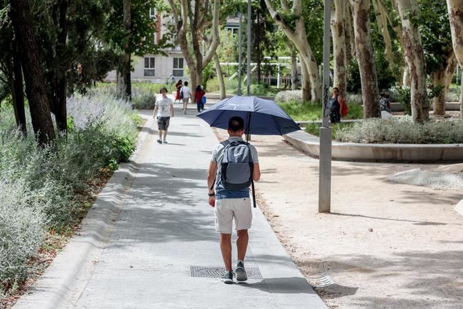 En la Comunidad de Madrid, el aviso será amarillo, entre las 13.00 y las 21.00 hora, por temperaturas de hasta 36º C en la capital, zona metropolitana y Henares y de 37º, en el Sur, Vegas y Oeste de la región.