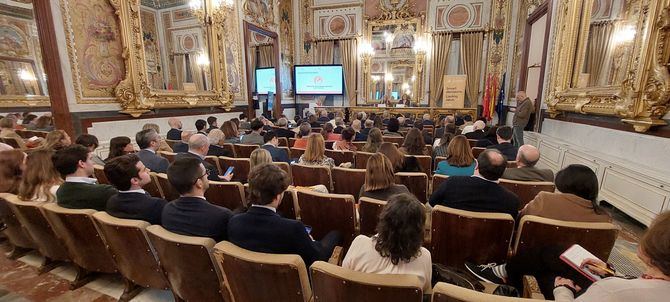 La Cámara de Comercio de Madrid, junto a Crowe Legal y Tributario y la Fundación Numa, han expuesto ‘Las incertidumbres actuales y futuras sobre la fiscalidad de la Empresa Familiar’, en el Foro de la Empresa Familiar del Club Cámara Madrid.