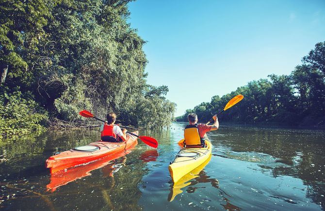 Cada campamento incluirá alojamiento en régimen de pensión completa, transporte en autobús de ida y vuelta, coordinador y monitores, la programación de actividades multiaventura o náuticas y los seguros.